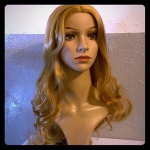 New Wigs” between 16” -20” Color: Blonde, 100%
